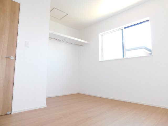あま市新居屋久渕郷の新築一戸建の洋室|◇洋室◇　明るい洋室５．２帖　全居室収納完備！　