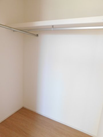 あま市新居屋久渕郷の新築一戸建の収納|◇ウォークインクローゼット◇　　洋服や大きな荷物が片付く大容量収納♪