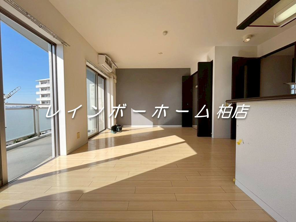 特典：仲介手数料が無料です!!の居間・リビング|居間です