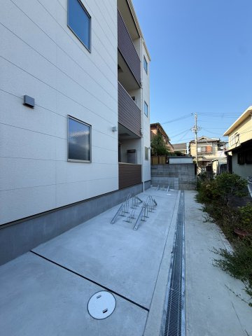 ジーメゾン高石千代田アクシスの駐車場
