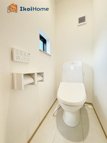 明石市魚住町西岡　F号棟　新築戸建のトイレ|【ホームページに現地動画掲載中】●年中無休：当日予約可●1階・2階ウォッシュレット付のお手洗いです