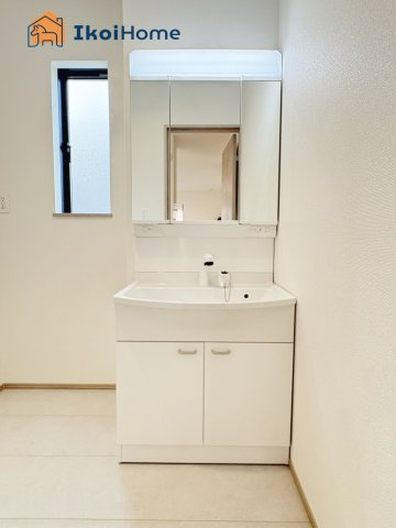 明石市魚住町西岡　F号棟　新築戸建の洗面所|【ホームページに現地動画掲載中】●年中無休：当日予約可●畳２枚分の一般的な洗面室です