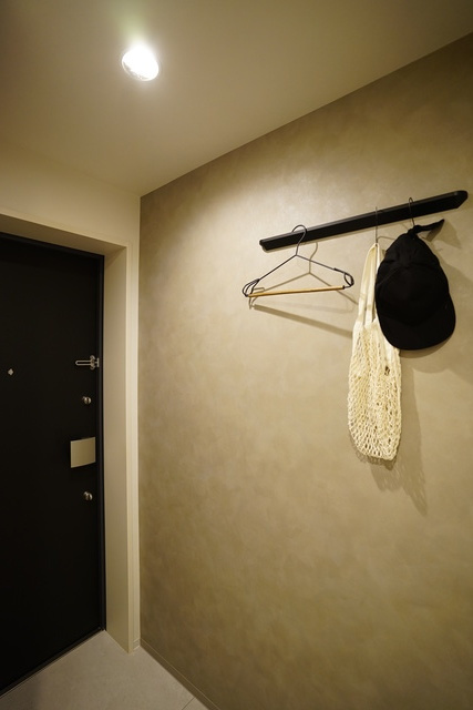 デュオメゾン横浜の玄関|家具を置いた時のイメージになります。