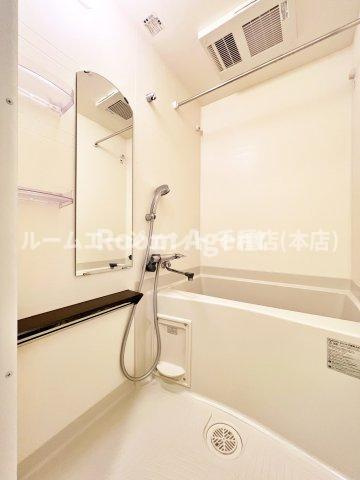プレサンスNAGOYAファストの浴室