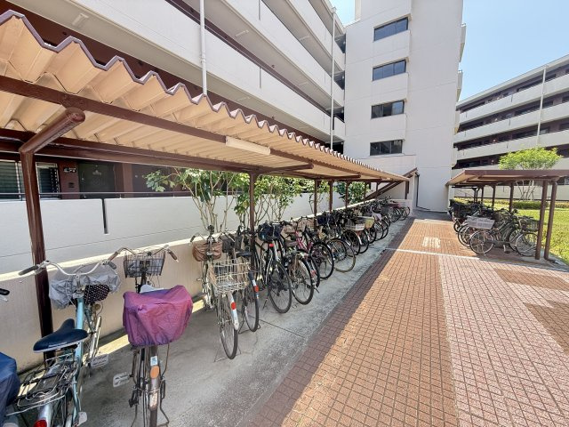 帝塚山セントポリアの駐輪場