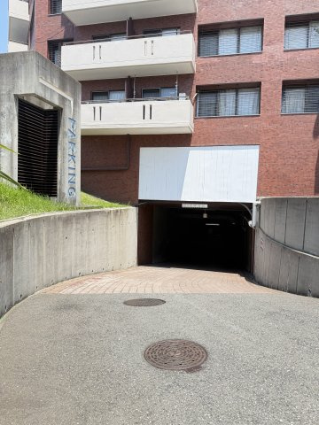 帝塚山セントポリアの駐車場