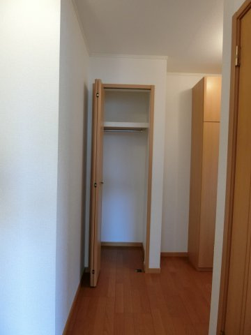 【収納】 | ソル　デル　フリオ　Ｄ | イメージ101号室の写真（反転あり）