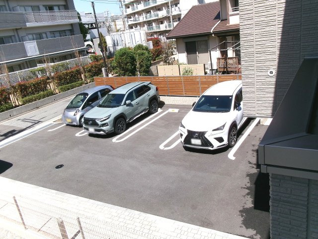 クオリスタの駐車場