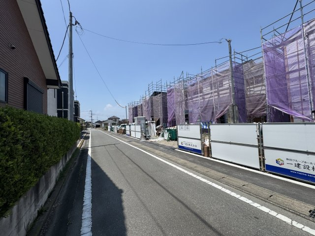 新築　高崎市新町第８　Livele Garden.S　7号棟の前面道路含む現地写真|現地写真　南側接道幅員約5ｍ　