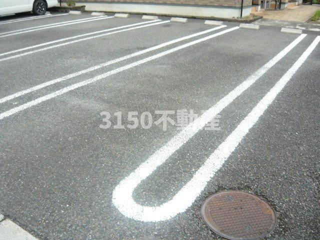 メイル　グランツの駐車場|車をお持ちの方に嬉しい駐車場付きの物件です