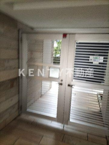 【ロビー】 | B CITY APARTMENT SHINAGAWA WEST | 落ち着いたロビーです