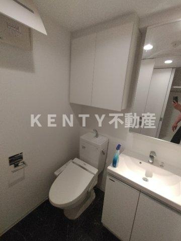 【トイレ】 | B CITY APARTMENT SHINAGAWA WEST | ゆったりとした空間のトイレです