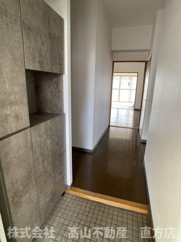 直方市須崎町の賃貸マンションの玄関