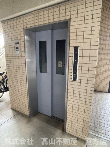 直方市須崎町の賃貸マンションのロビー