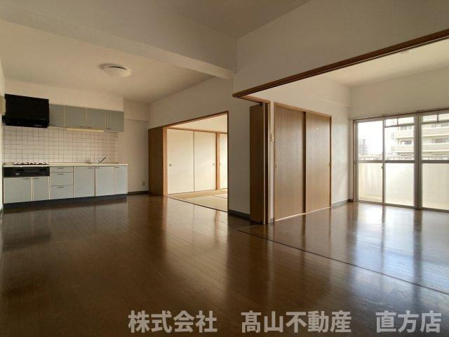 直方市須崎町の賃貸マンションの居間・リビング