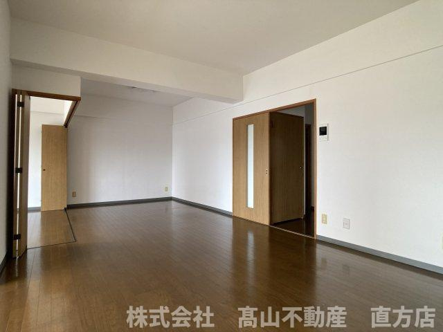 直方市須崎町の賃貸マンションの居間・リビング
