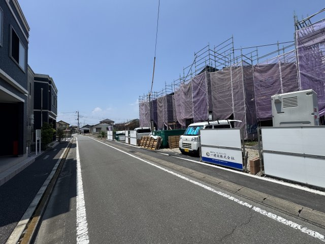 新築　高崎市新町第８　Livele Garden.S　8号棟の前面道路含む現地写真|現地写真　南側接道幅員約5ｍ　