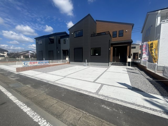 新築　高崎市新町第８　Livele Garden.S　8号棟の駐車場|現地写真　駐車スペースは2台分可能です！
