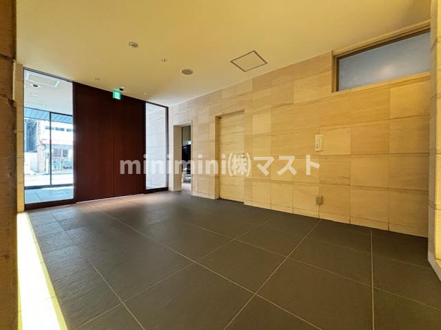 フロンティアコート堺筋本町のロビー