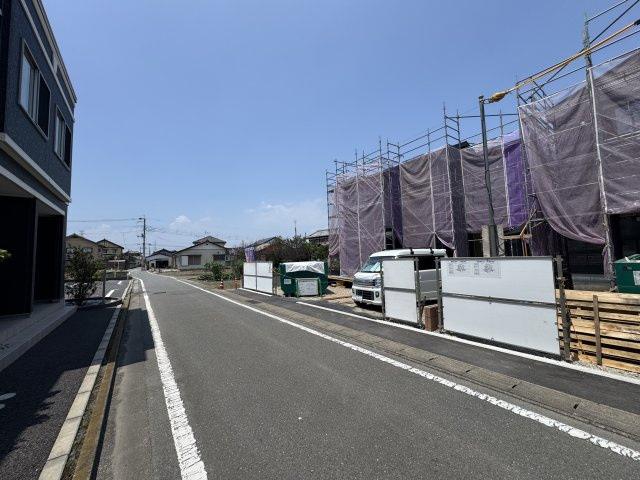 新築　高崎市新町第８　Livele Garden.S　9号棟の前面道路含む現地写真|現地写真　南側接道幅員約5ｍ　