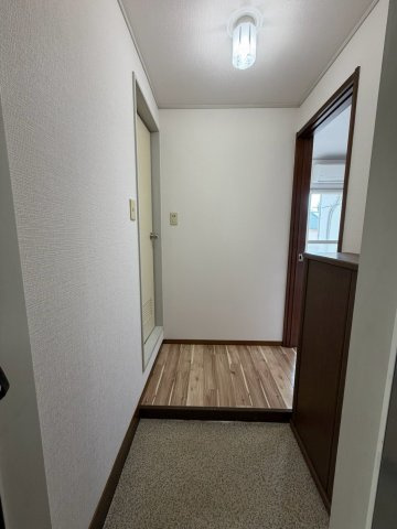 ミダ六マンションの玄関