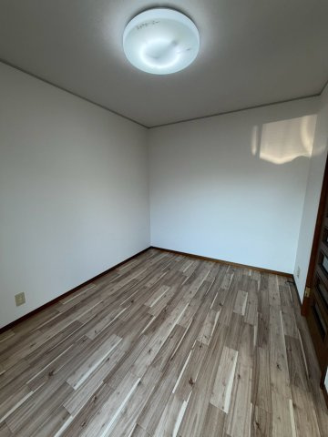 ミダ六マンションの洋室