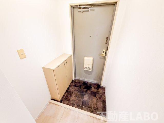 メジェーム住吉の玄関