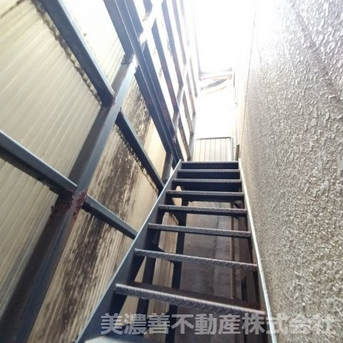 ６７２５６　岐阜市徹明通１丁目事業用(住居付店舗)のバルコニー