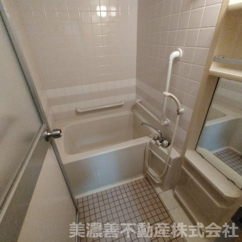 ６７２５６　岐阜市徹明通１丁目事業用(住居付店舗)の浴室
