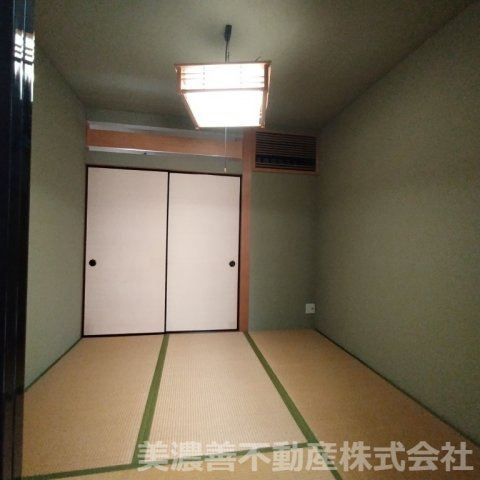 ６７２５６　岐阜市徹明通１丁目事業用(住居付店舗)の和室