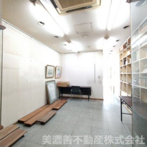 ６７２５６　岐阜市徹明通１丁目事業用(住居付店舗)の駐車場