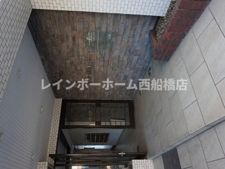 浦安市堀江５丁目のアパートのエントランス