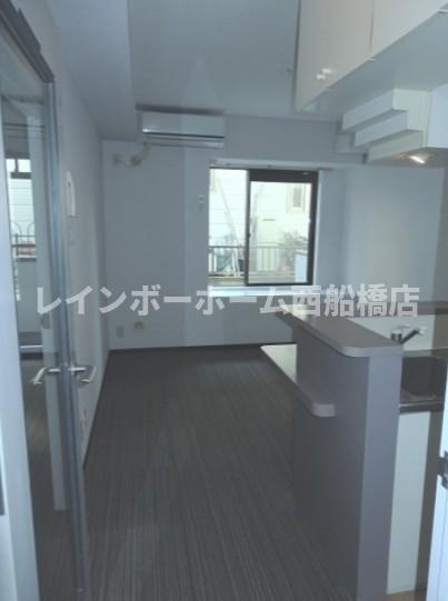 浦安市堀江５丁目のアパートの居間・リビング
