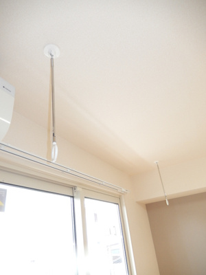 【設備】 | D-roomアザレア | 室内物干金物