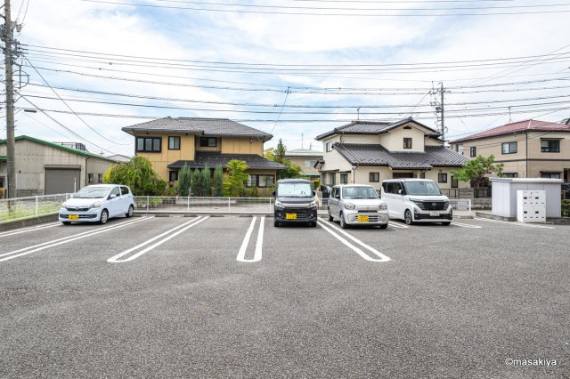 シャルマン櫻街の駐車場
