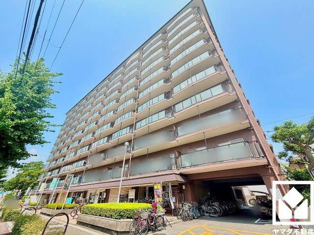 メガロコープ西宮2　1号棟の外観|落ち着いた色合いと品のあるデザイン。日々の暮らしに心地よく馴染む佇まい。