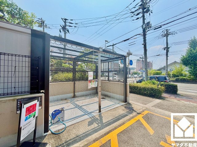 メガロコープ西宮2　1号棟のその他|衛生面への配慮もうかがえる、心地よく利用できるごみ置き場です。
