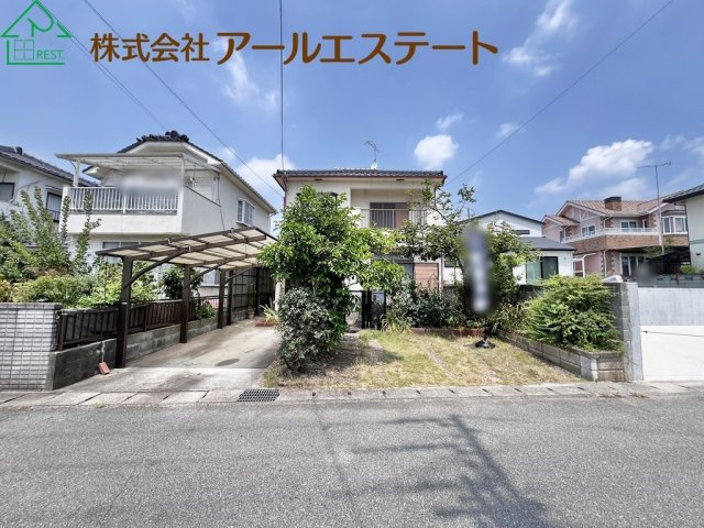 加古郡稲美町国岡2丁目　　中古戸建の前面道路含む現地写真