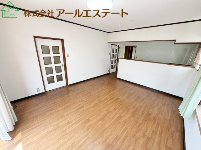 加古郡稲美町国岡2丁目　　中古戸建の居間・リビング