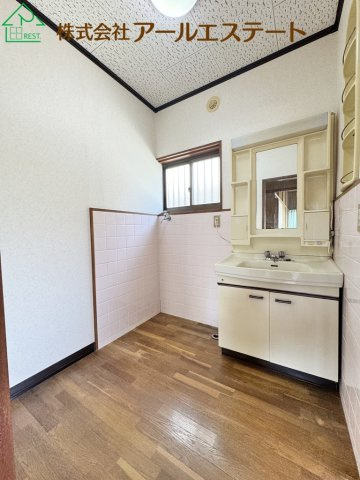 加古郡稲美町国岡2丁目　　中古戸建の独立洗面台