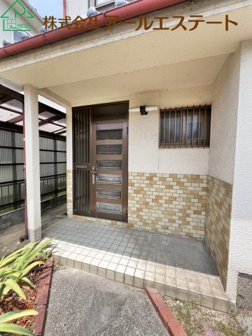 加古郡稲美町国岡2丁目　　中古戸建の玄関