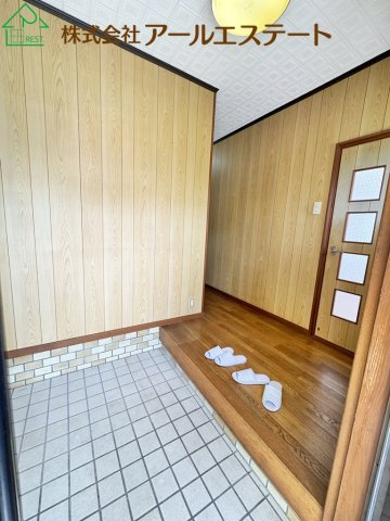加古郡稲美町国岡2丁目　　中古戸建の玄関