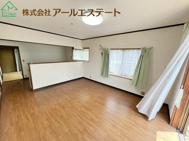 加古郡稲美町国岡2丁目　　中古戸建の居間・リビング