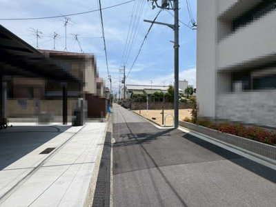 【前面道路含む現地写真】 | 中長尾町三丁　売土地 | 【閑静な住宅地でのびのび子育て】閑静な住宅地で子育て家族にピッタリ！毎日のお散歩も快適な緑に恵まれたエリアです♪