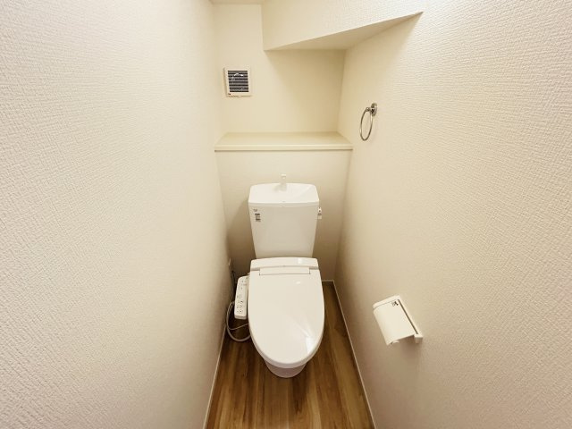 新築　高崎市棟高町1期　3号棟のトイレ|現地写真　節水タイプのウォシュレット付きトイレ、水道料節約に一役買います！
