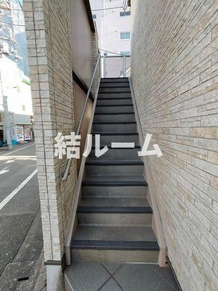北区滝野川７丁目のアパートのエントランス