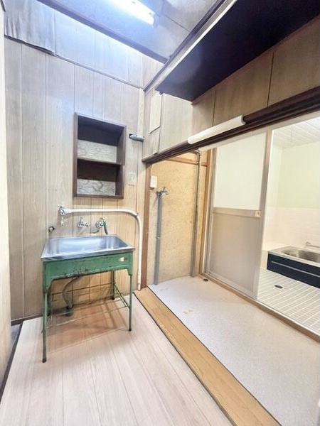 坂井町貸家の洗面所