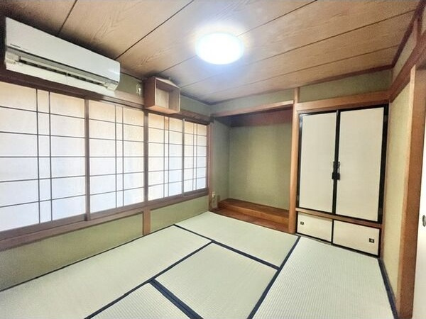 坂井町貸家の居間・リビング