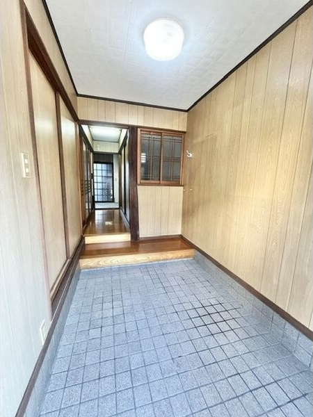 坂井町貸家の玄関