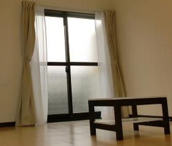 レオネクスト立花の洋室